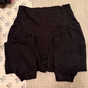 NWOT Old Navy Maternity Joggers with Pockets
